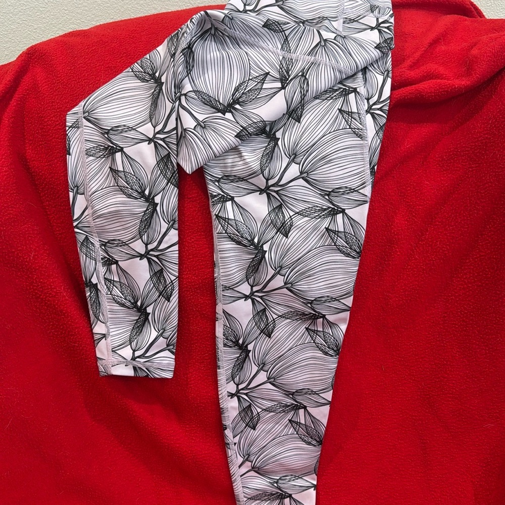 Buff Bunny high waisted legging  Black and white medium.  73% poly 27% spandex